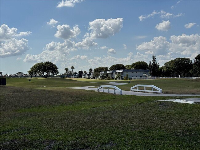 Building Photo - 629 Saxony Pl