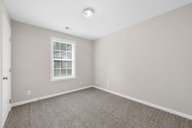 Building Photo - Pet Friendly Three Bedroom!