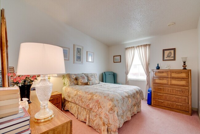 Building Photo - 1621 Magnolia Ave