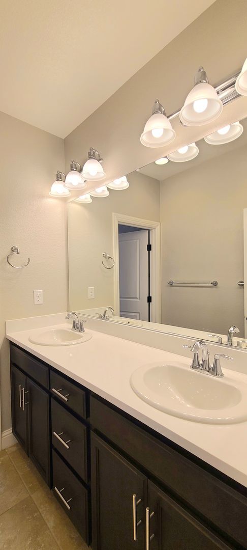 Building Photo - Beautifull Single Family Home in Folsom w/ Solar, Tankless Water Heater, Pool Access, Bonus Room ...