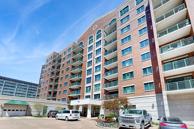 Building Photo - 750 Pearson St