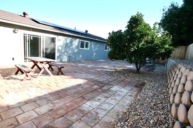 Building Photo - 3br 2ba in a Great Family Neighborhood