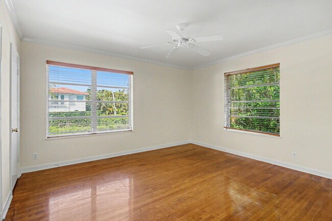 Building Photo - 240 Oleander Ave