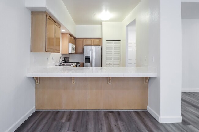 Building Photo - 11920 Goshen Ave