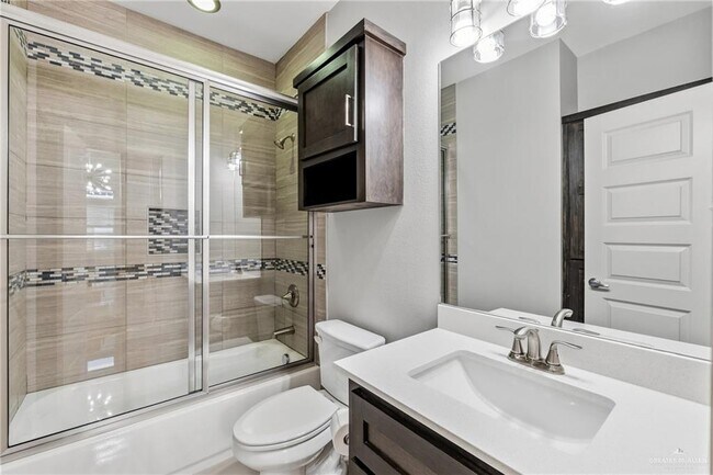 Building Photo - 921 Casa Blanca Dr