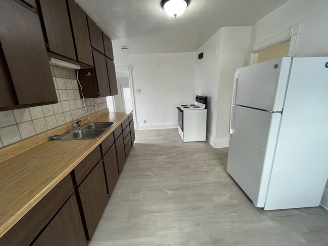 Building Photo - 722 S 22nd St