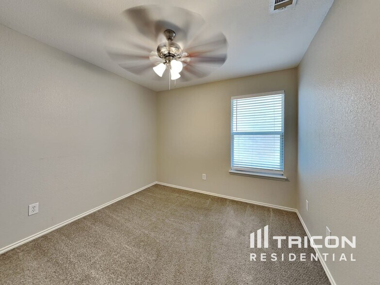 Building Photo - 5448 Kleberg Dr