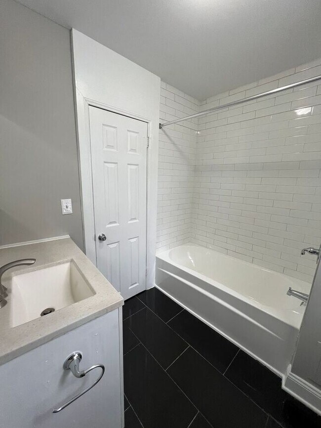 Building Photo - Affordable 3 Bedroom Home