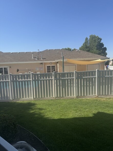 Building Photo - 1052 Canyon Meadow Dr