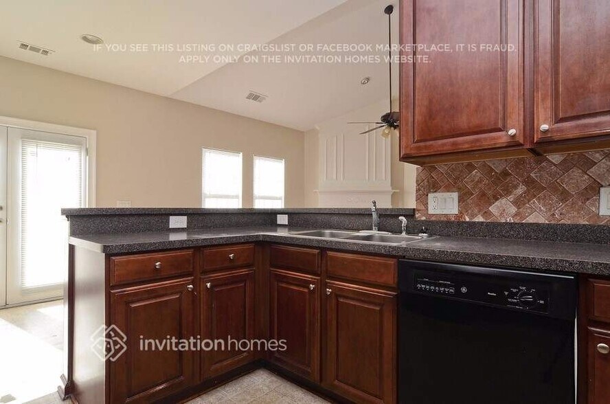 Building Photo - 7718 Parkside Dr