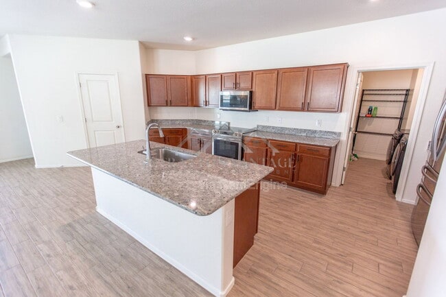 Building Photo - 15427 W Windward Ave