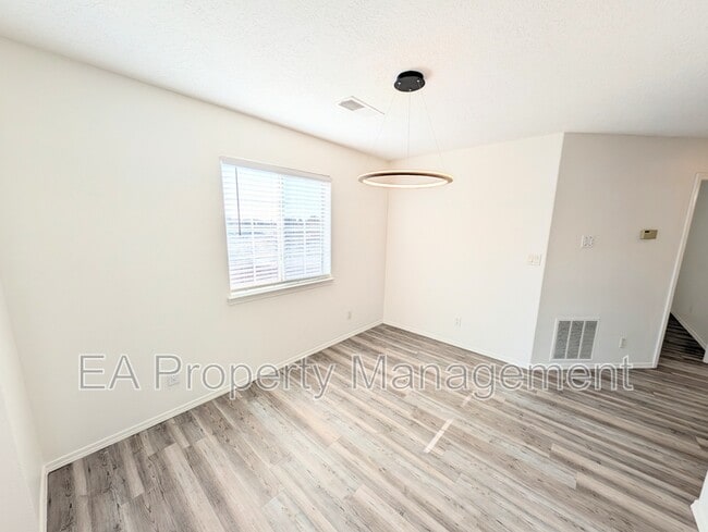 Building Photo - 363 Pinon Creek Rd SE