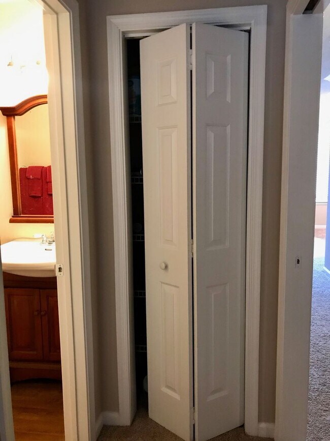 Building Photo - Ghent