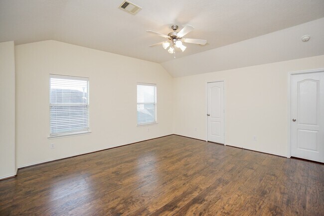 Building Photo - 1323 Colonial Manor Dr