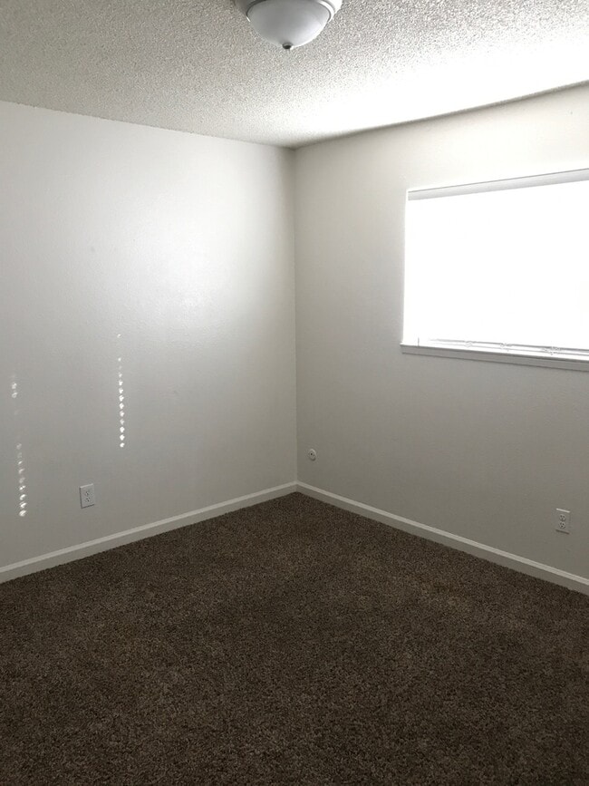 Building Photo - 1908 S Pride St