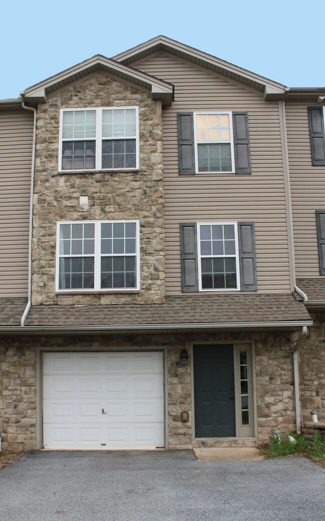 Primary Photo - Townhouse