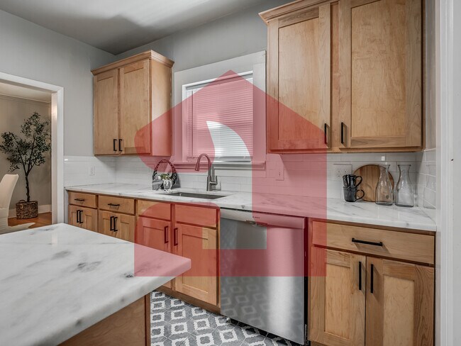 Building Photo - 1501 Gladstone Terrace