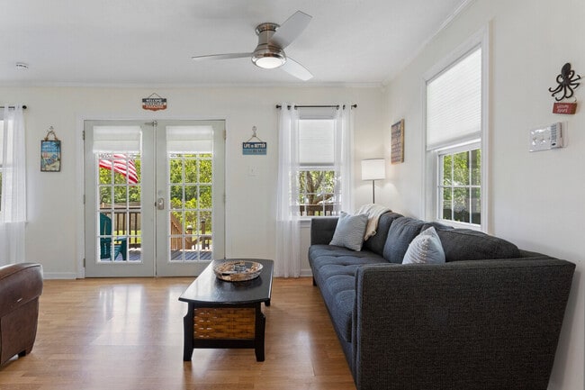 Building Photo - 312 Water St