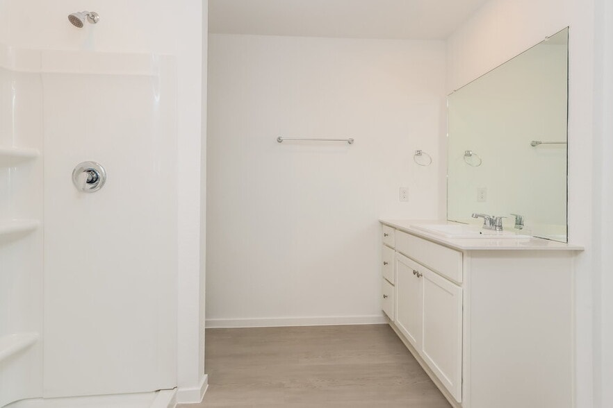 Building Photo - 325 Woodland Hills Dr