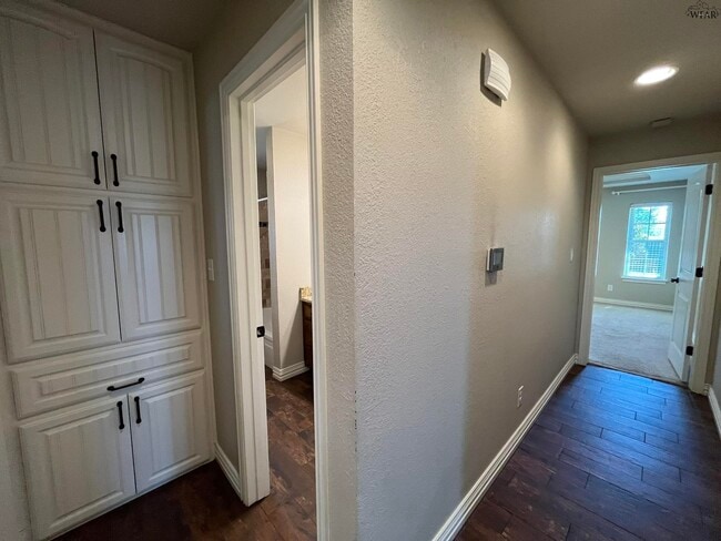 Building Photo - 4863 Rhea Rd