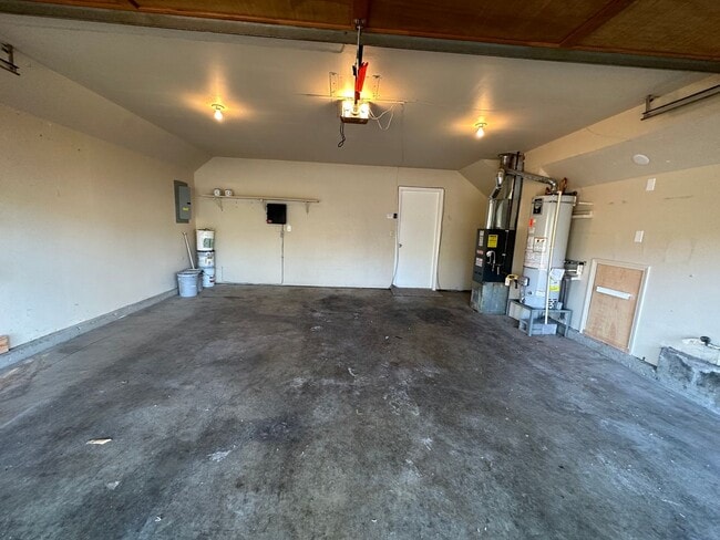 Building Photo - 16236 NW Lyndel Ln