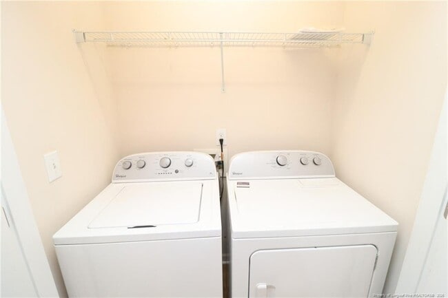 Building Photo - 619 Sealine Dr