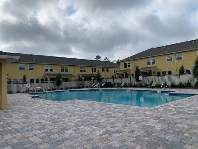 Building Photo - 9818 Red Eagle Dr
