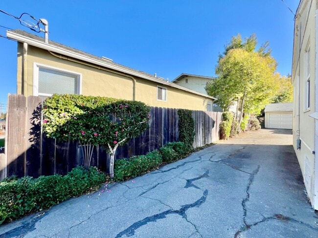 Building Photo - 127 22nd Ave