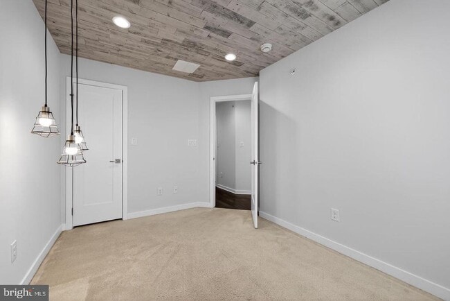 Building Photo - 11 Hedley Ln