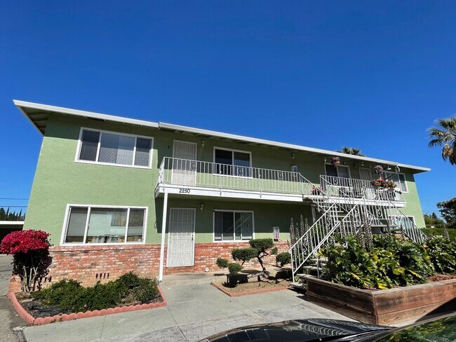 Building Photo - Unit 3
