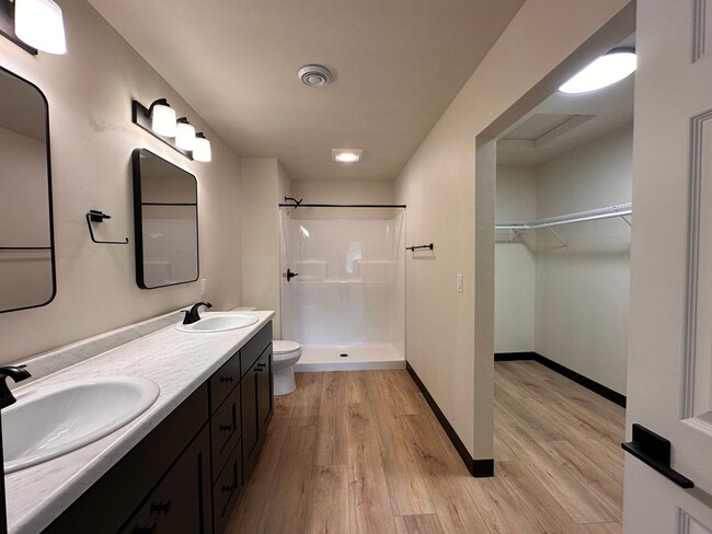 Building Photo - 507-509 Rustic Ridge Drive