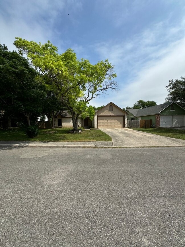 Building Photo - NICE 3 BEDROOM FEATURING WOOD VINYL PLANK ...