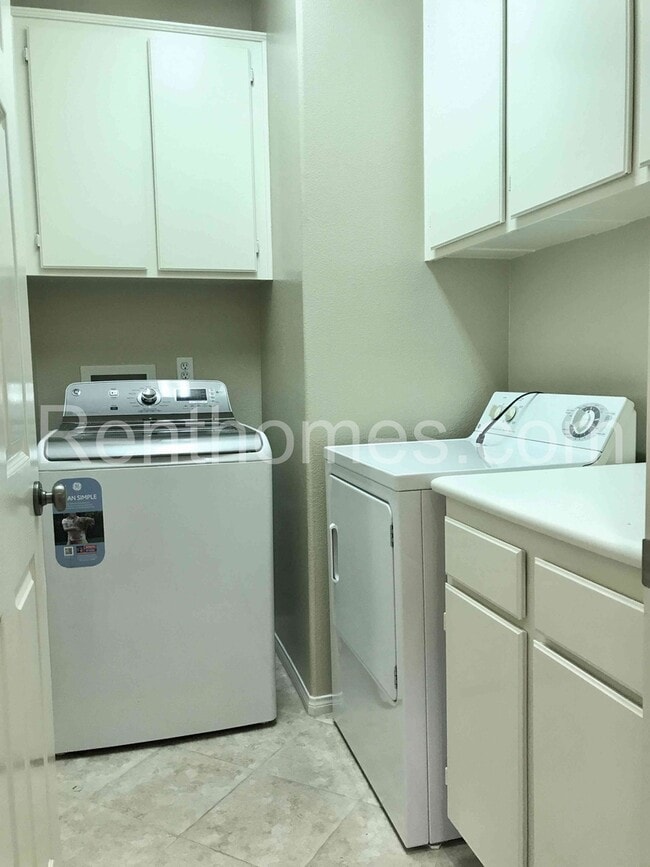 Building Photo - 11665 Miro Cir