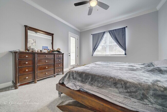 Building Photo - "Charming 3-Bedroom Oasis with 2 Baths and...