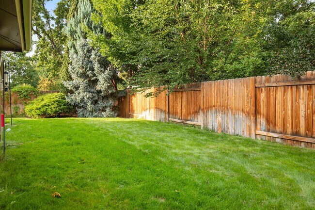 Building Photo - Beautiful 4-Bed, 3-Bath Southeast Boise Ho...