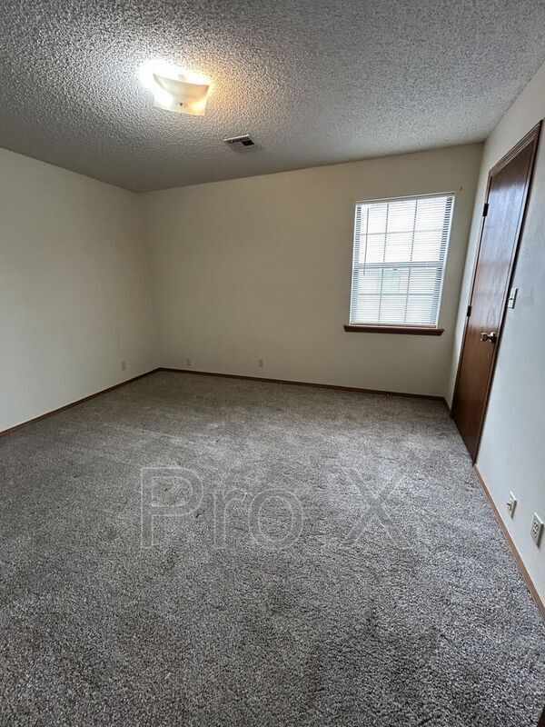 Building Photo - 7097 SE 66th Terrace