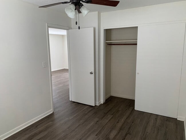 Building Photo - 609 N Stella Ave