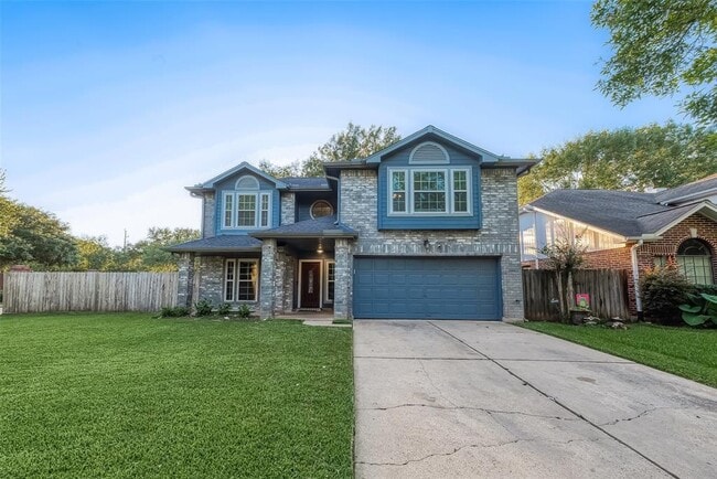 Building Photo - 2122 Courtshire Ln