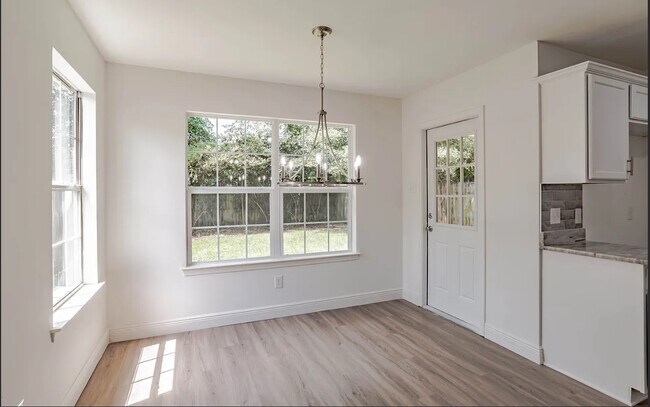 Building Photo - 2212 Summer Crossing