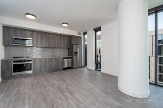 Building Photo - 823 W Madison St