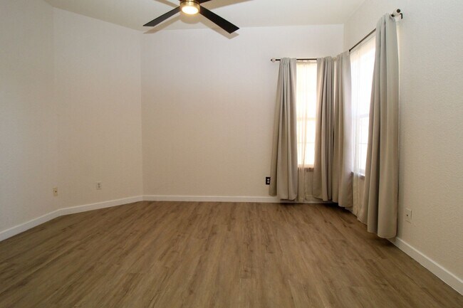 Building Photo - 2081 Paseo Del Prado Dr
