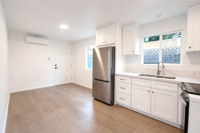 Building Photo - 6907 Noble Ave