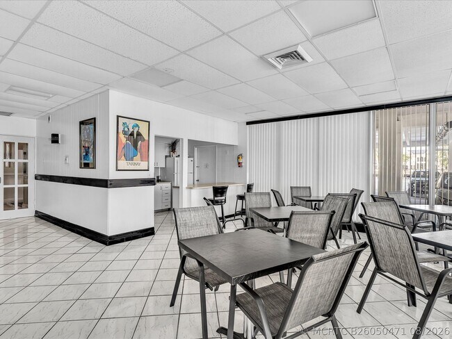 Building Photo - 1410 S Ocean Dr