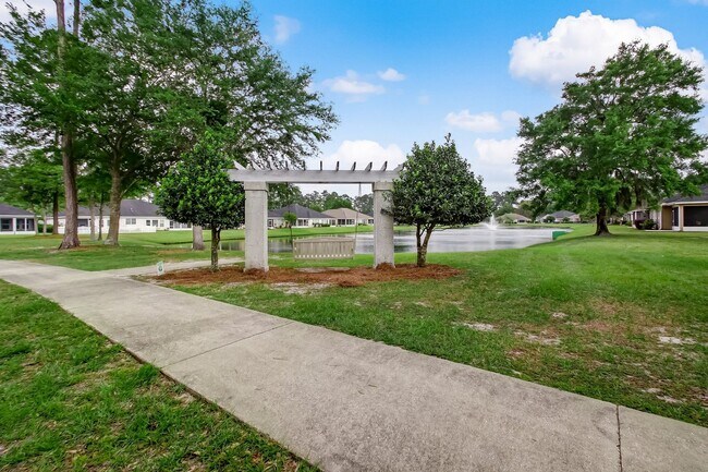 Building Photo - 3/2 fenced in yard, landscaping included !