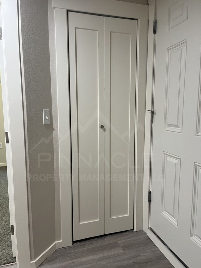 Building Photo - 1-5 1/2 Chicago Ave