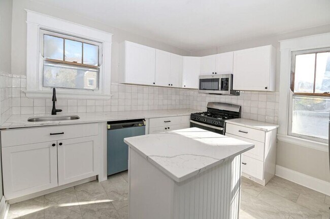 Primary Photo - 5214 Warren Ave