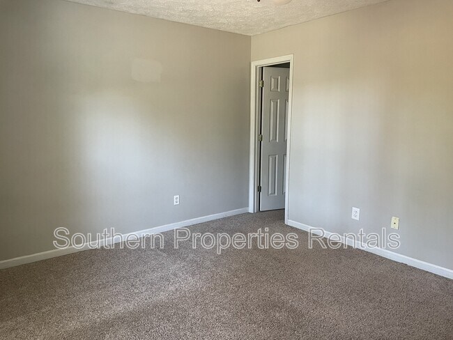 Building Photo - 15 Sandpiper Dr