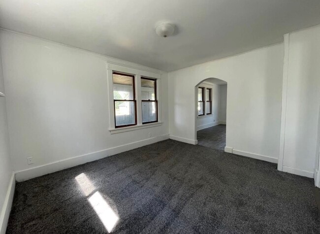 Building Photo - 420 Haney Ave