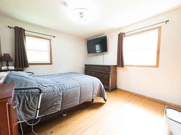 Building Photo - 525 Maple Ln