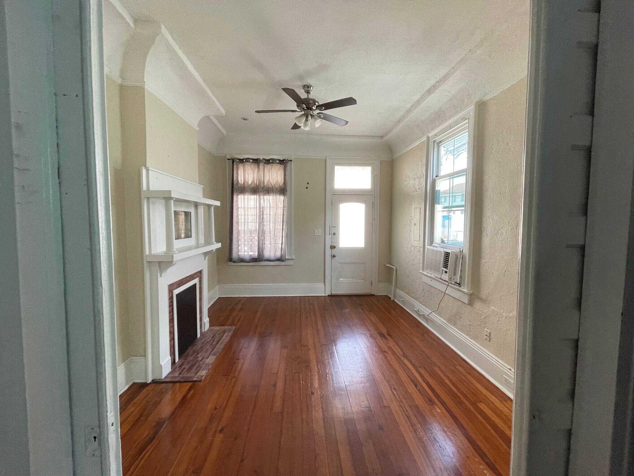 Building Photo - 2420 Jena St